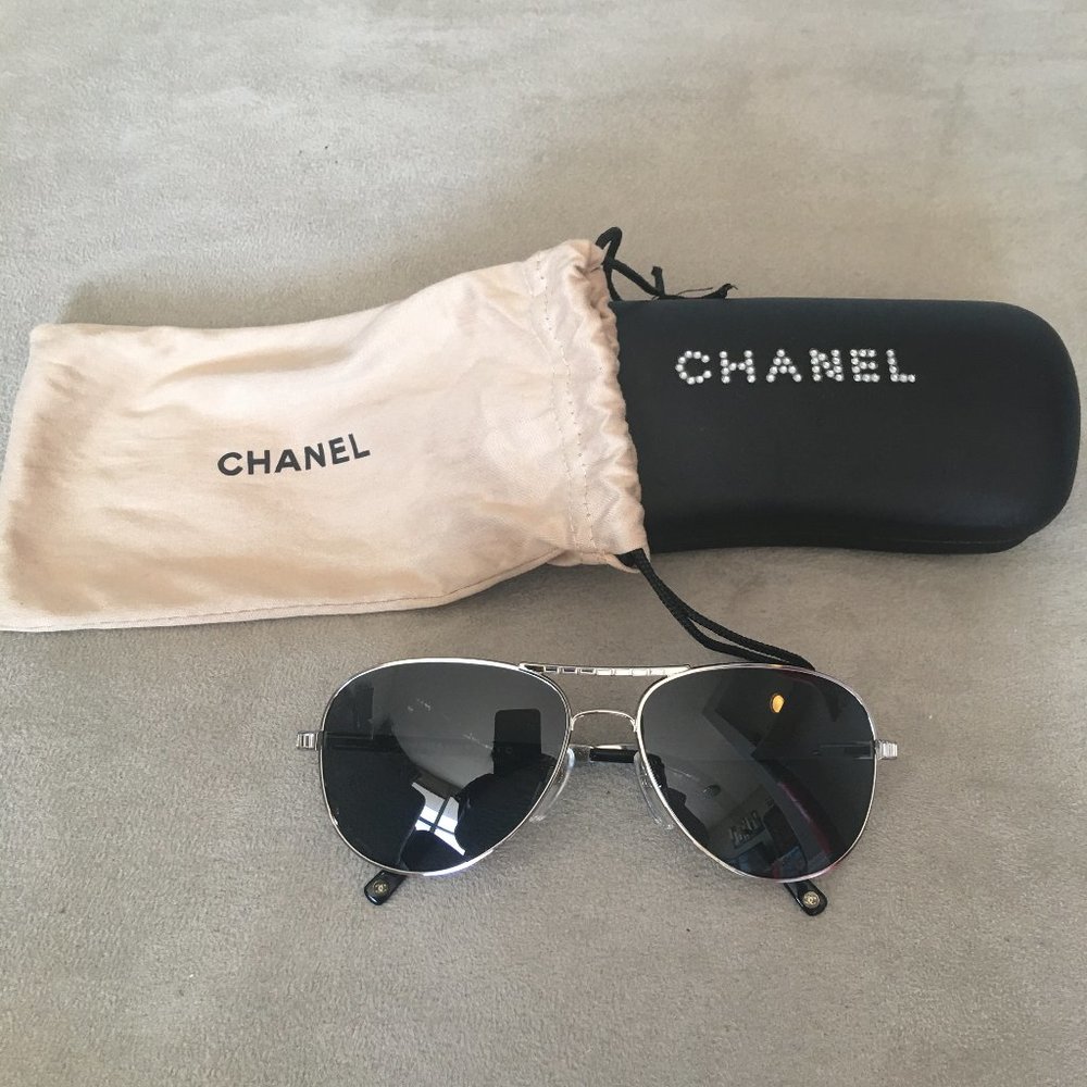 AUTHENTIC Chanel Aviator Sunglasses (Silver) EUC